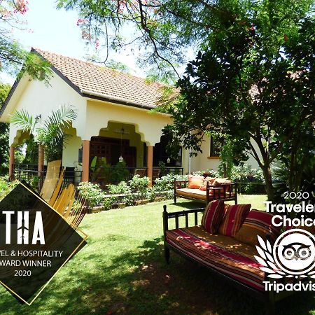 Bluemonkey Guesthouse Entebbe Bagian luar foto