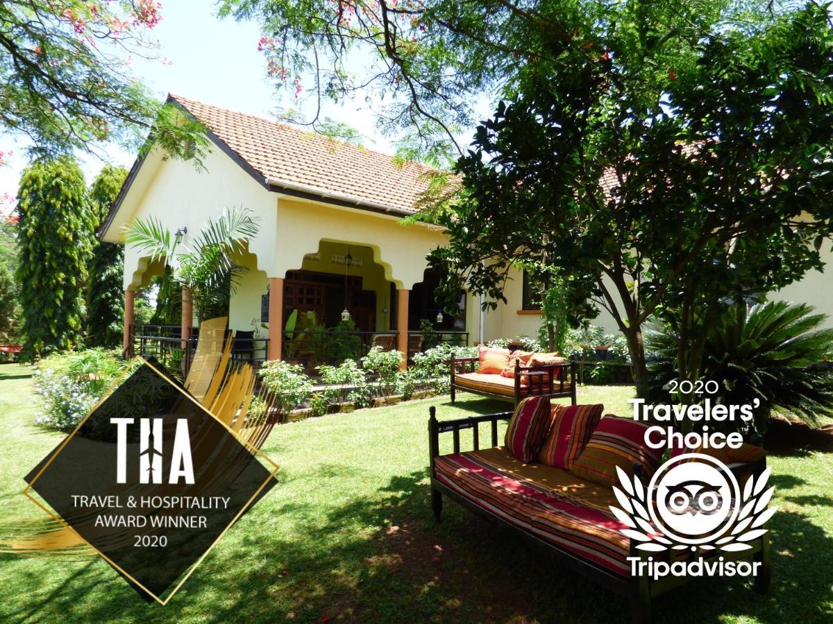 Bluemonkey Guesthouse Entebbe Bagian luar foto