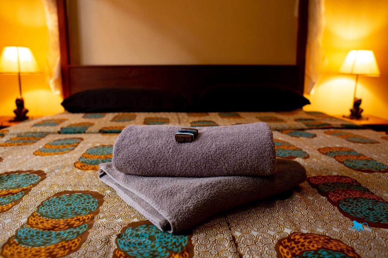Bluemonkey Guesthouse Entebbe Bagian luar foto