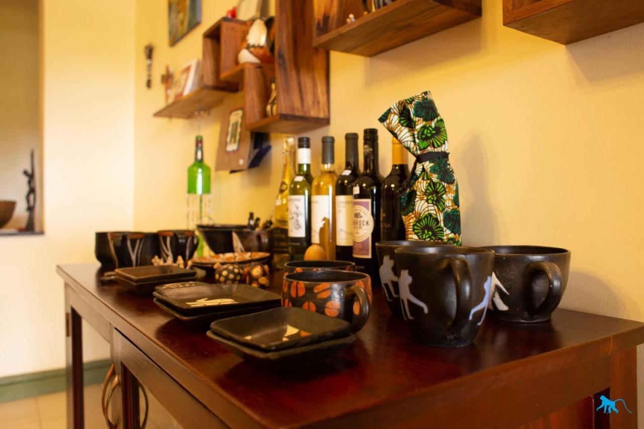 Bluemonkey Guesthouse Entebbe Bagian luar foto