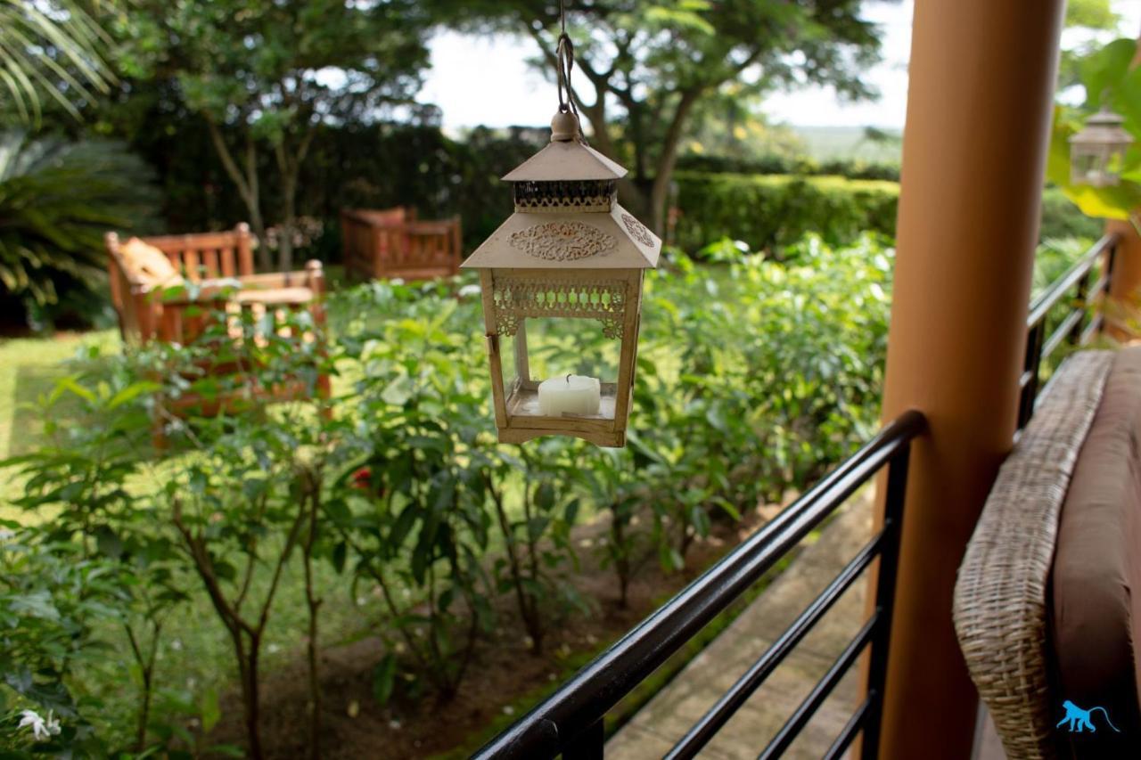 Bluemonkey Guesthouse Entebbe Bagian luar foto