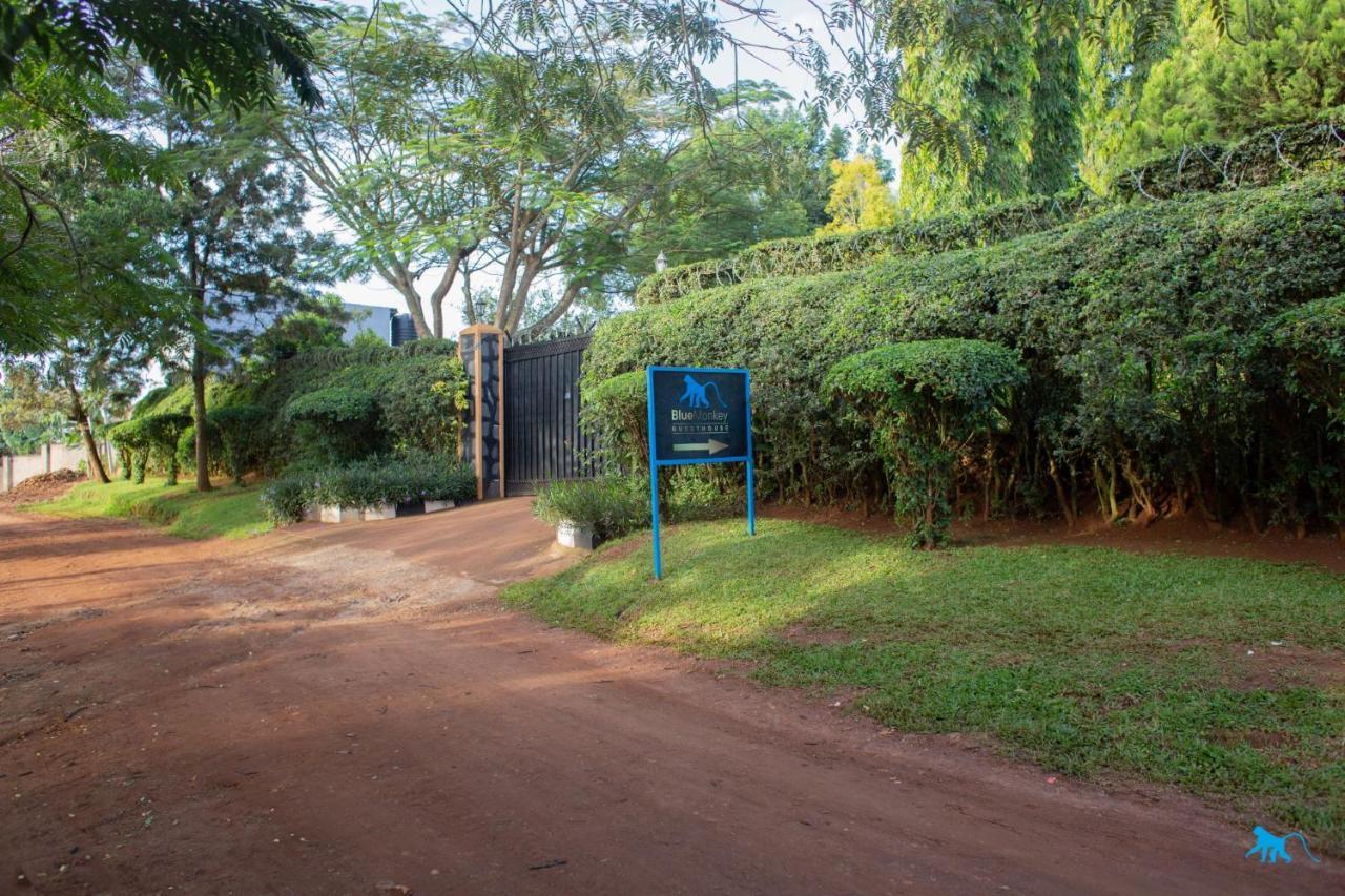 Bluemonkey Guesthouse Entebbe Bagian luar foto